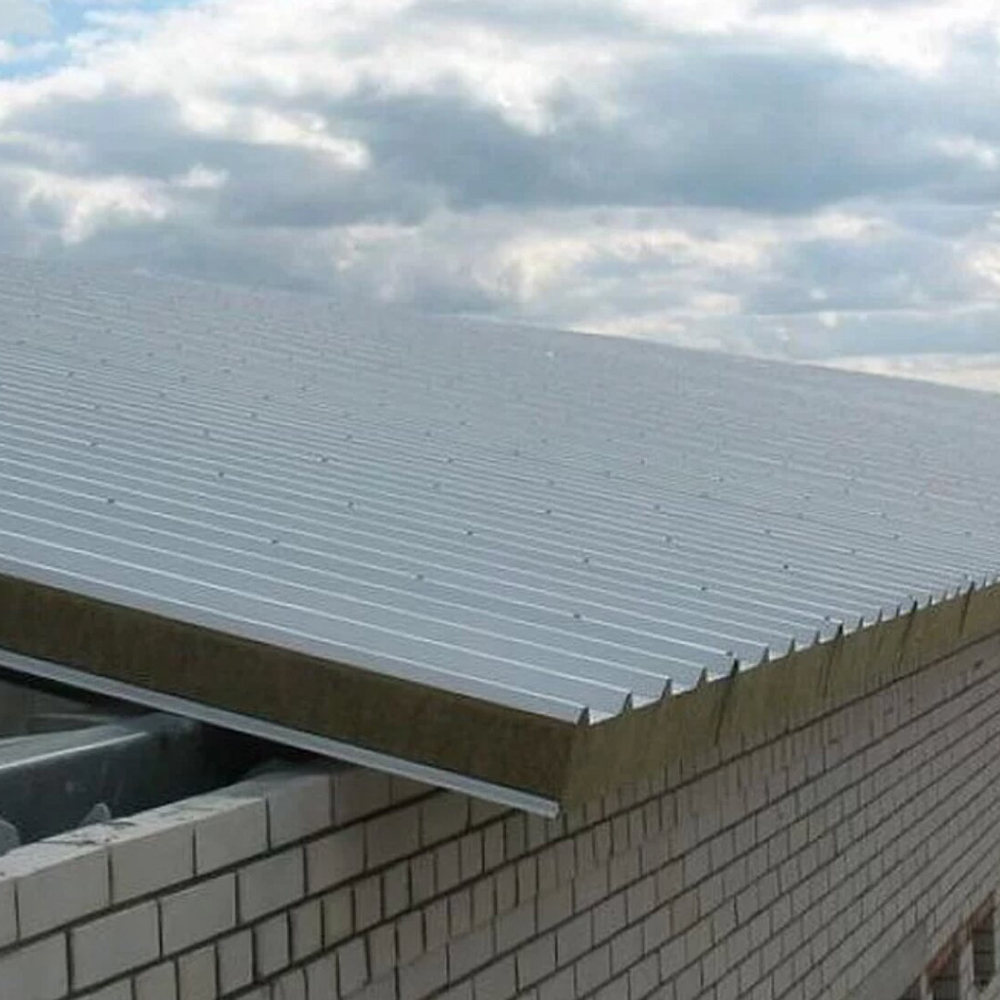 Фото для статьи: сэндвич-панели из минеральной ваты — профиль и замок крупным планом