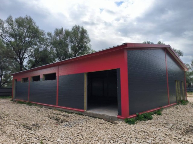 Комбинированные панели на фасаде цеха