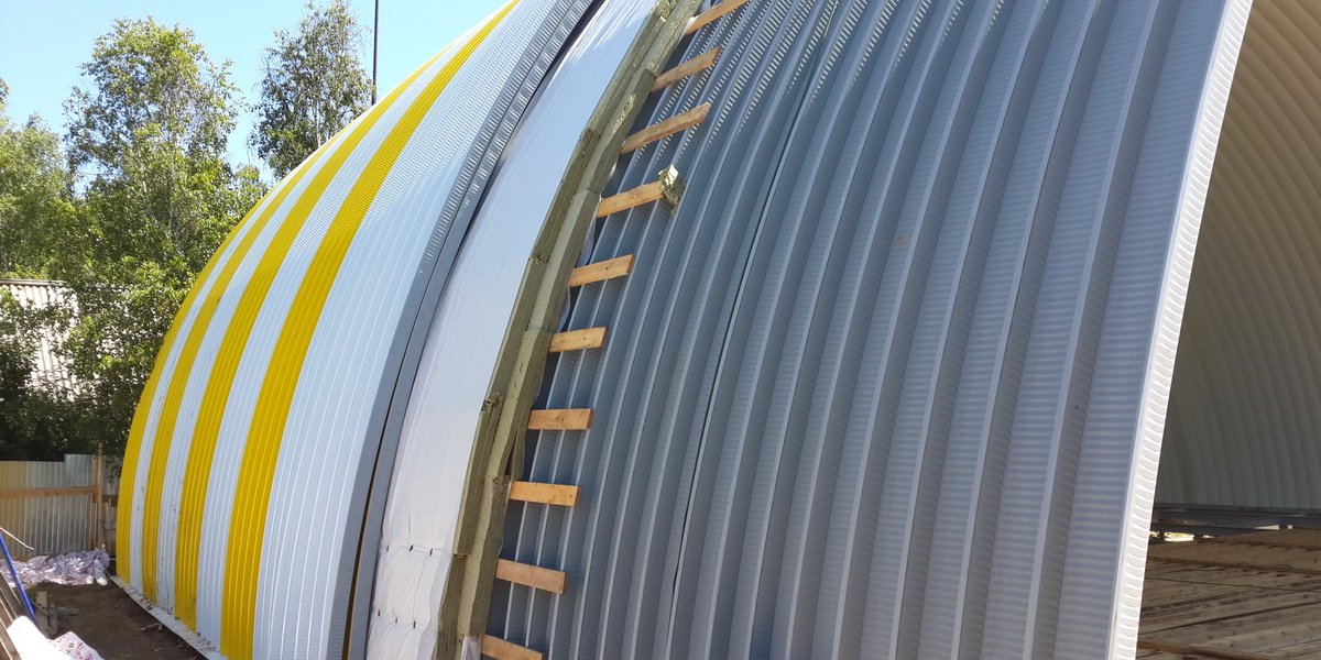 Коммерческий объект из сэндвич-панелей